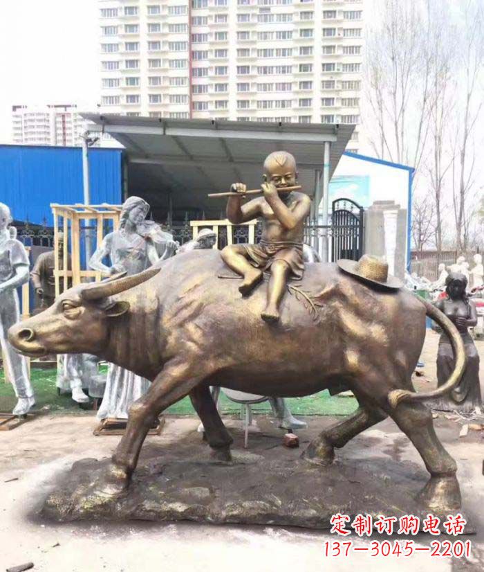 太原牧童骑在牛背吹笛人物儿童铜雕