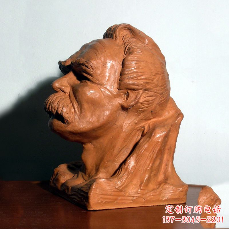太原以尼采为原型的雕塑头像