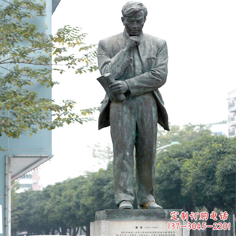 太原很多历史上著名的人物都有精美的雕塑来表彰…