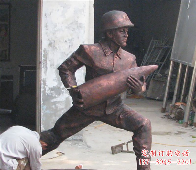 太原铜雕炮弹战士,象征勇气和决心