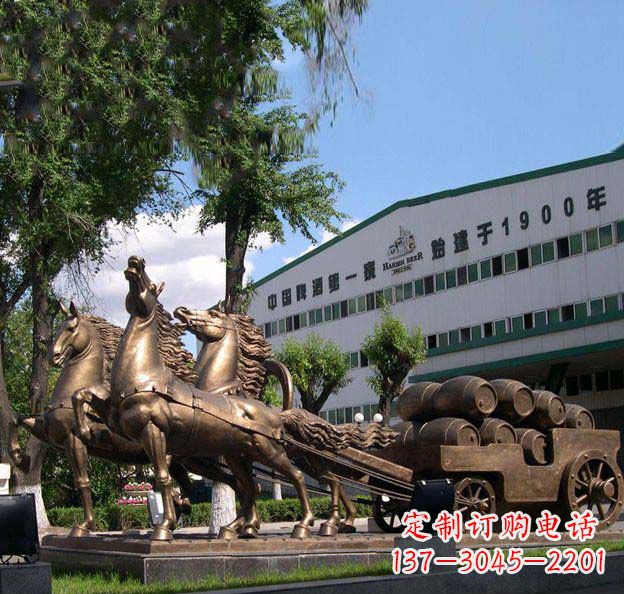 太原企业拉啤酒桶的马车景观铜雕