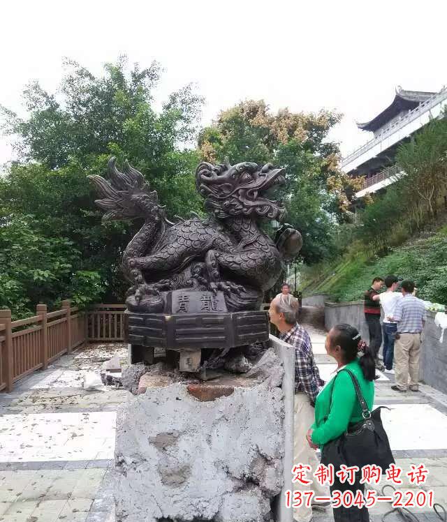 太原青龙神兽雕塑,神态凝重,气势磅礴