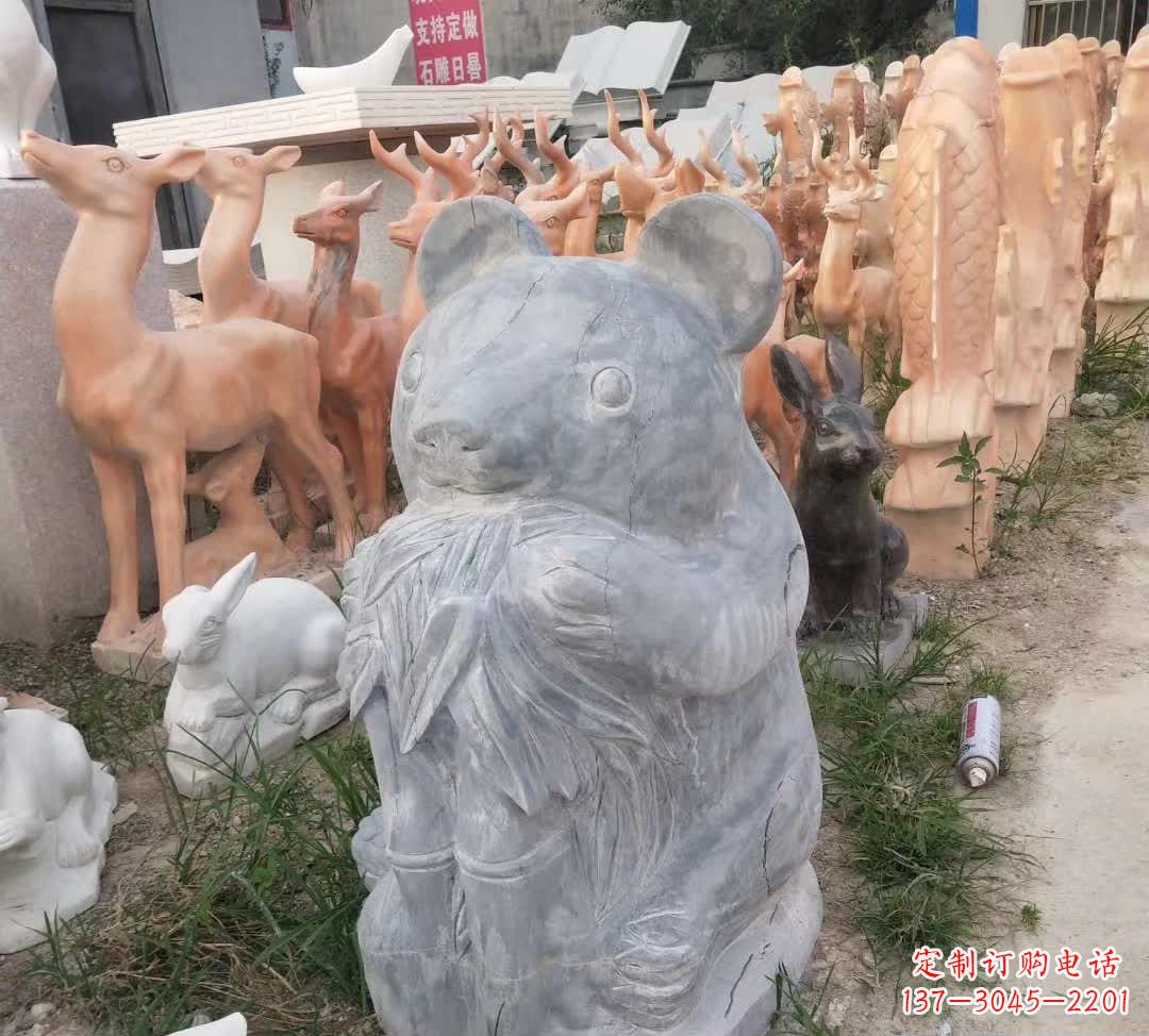 太原青石熊猫雕塑,传承古典文化