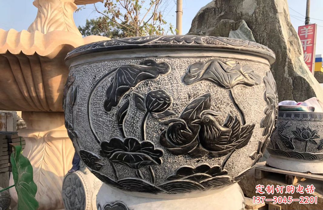 太原荷花浮雕鱼缸雕塑,让空间更加生机勃勃
