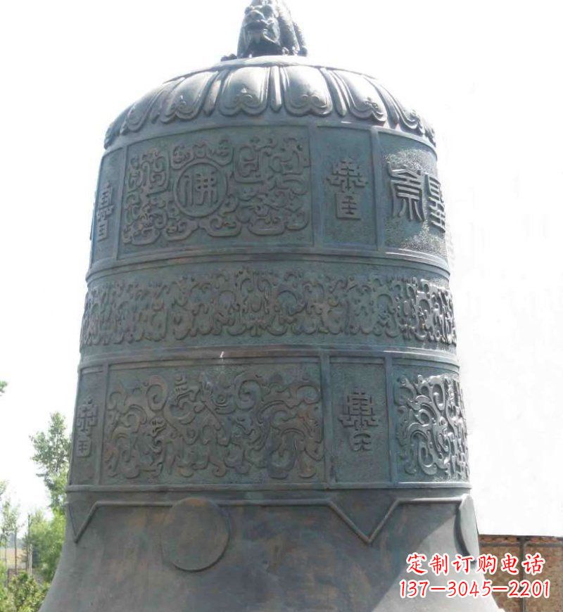 太原传统唢呐青铜钟雕塑,传递节日的祝福