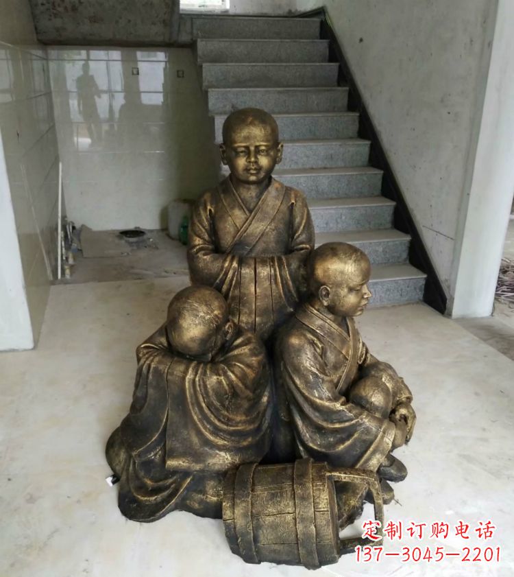 太原中国领雕塑推出的金色佛祖三像是一件令人惊…