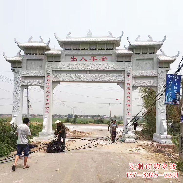 太原质朴粗犷的三间四柱农村石牌坊雕塑
