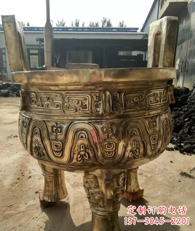 太原追求完美的三足香炉