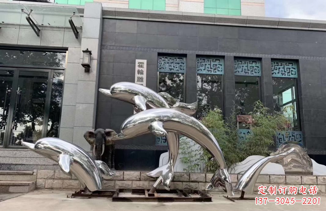太原商场门口跳跃海豚不锈钢