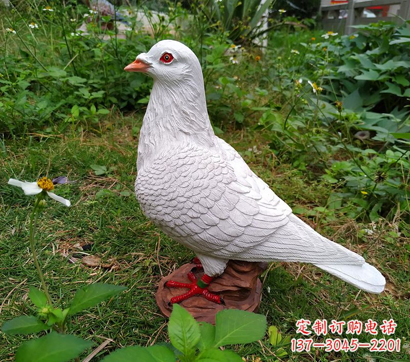 太原为和平献芳礼:精美少女与和平鸽雕塑