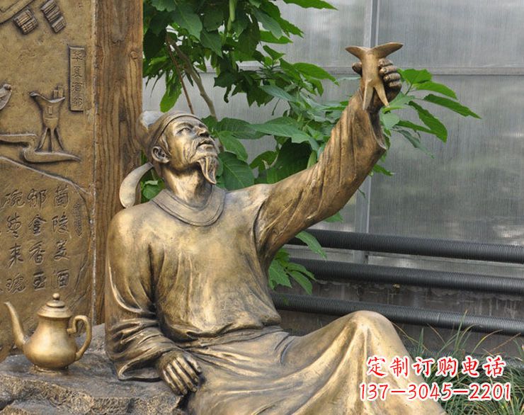太原象征文学大师李白的铜雕像