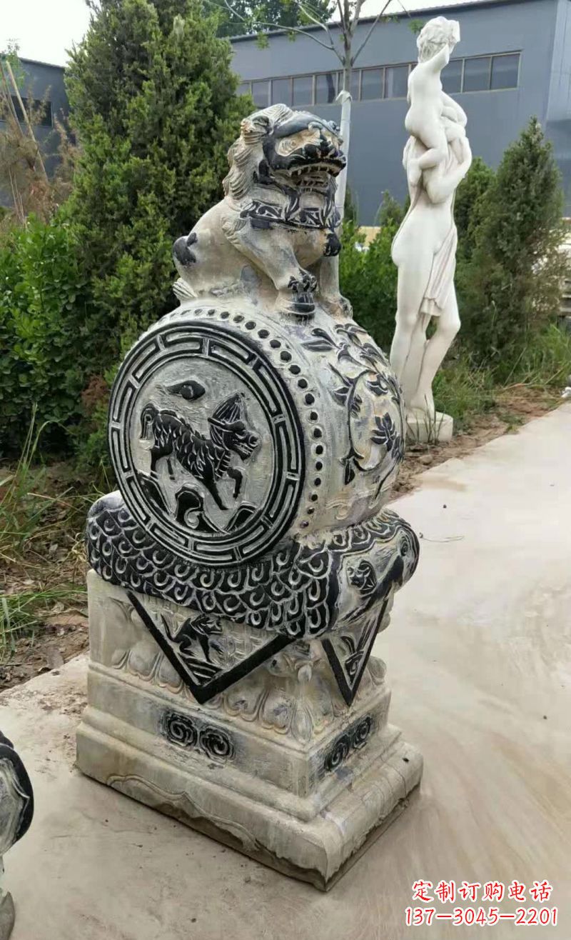 太原狮子抱鼓石雕塑,象征力量与美感