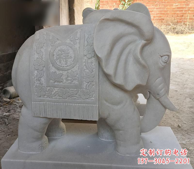 太原风格多样的大象雕塑