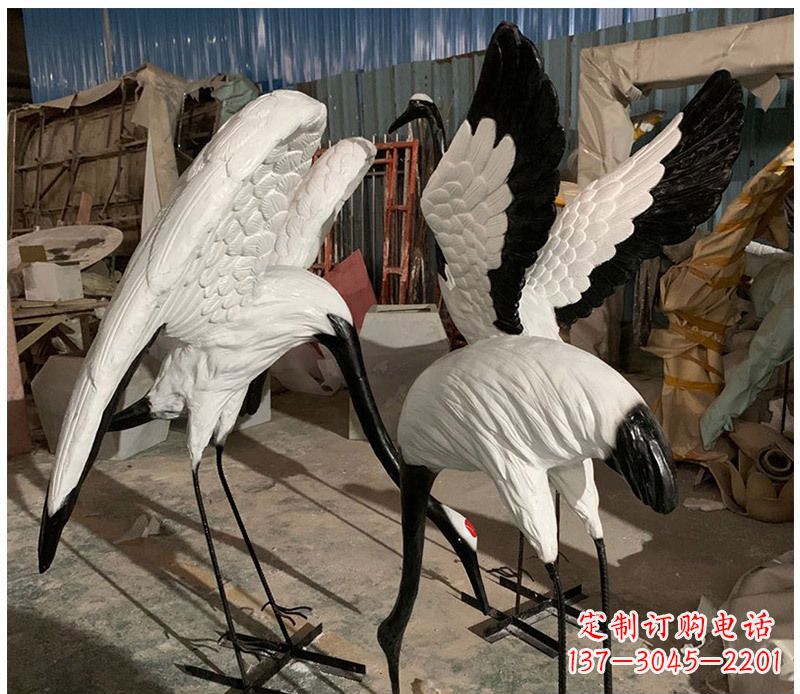 太原石雕展翅丹顶鹤动物雕塑