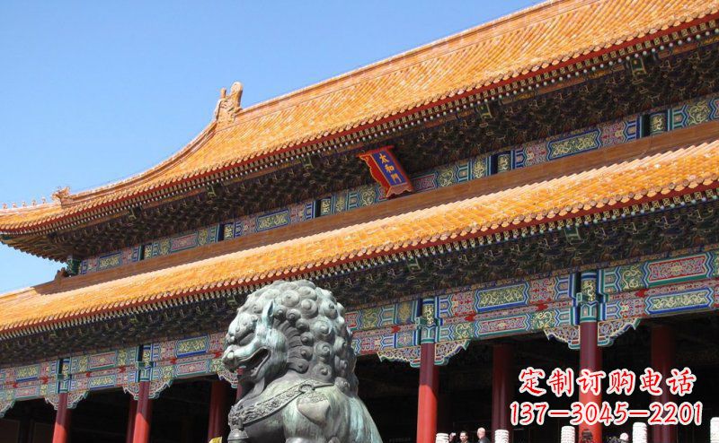 太原寺庙门口青铜狮子雕塑