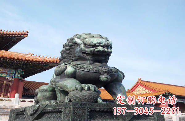 太原寺庙门口狮子铜雕