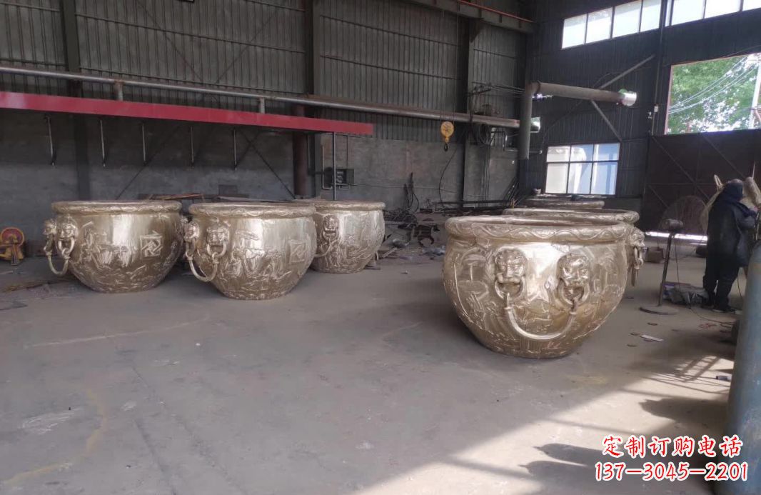 太原寺庙水缸铜雕塑