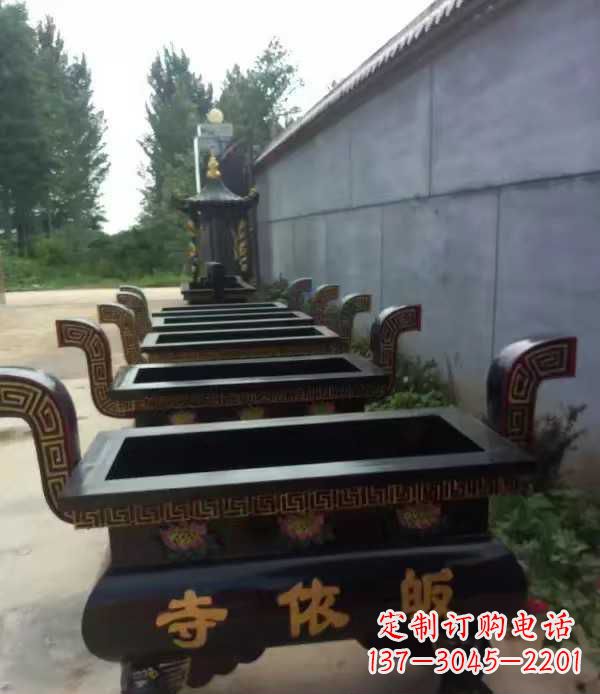 太原寺庙四足方形香炉铜雕