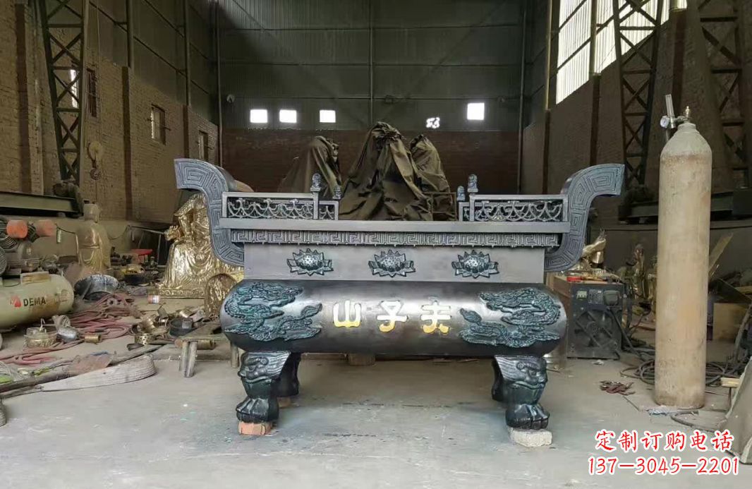 太原寺庙香炉铜雕12