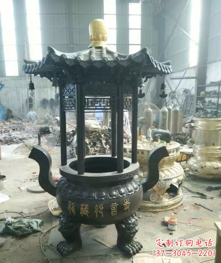太原寺庙圆香炉铜雕 (2)