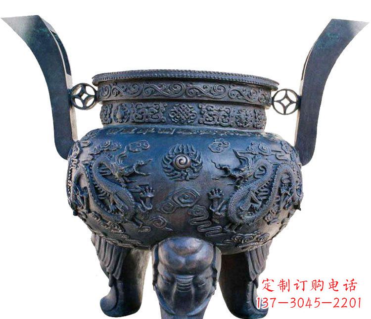 太原寺庙圆形三足鼎铜雕香炉