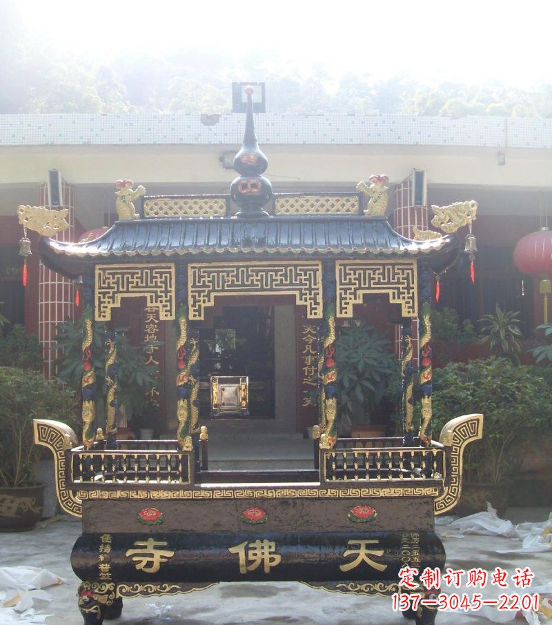 太原寺庙铸铜四足方形带顶香炉
