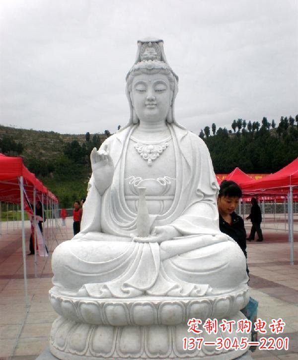 太原寺庙坐式观音雕像