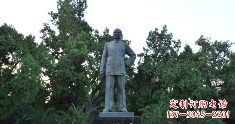 太原孙近代名人铜雕_1