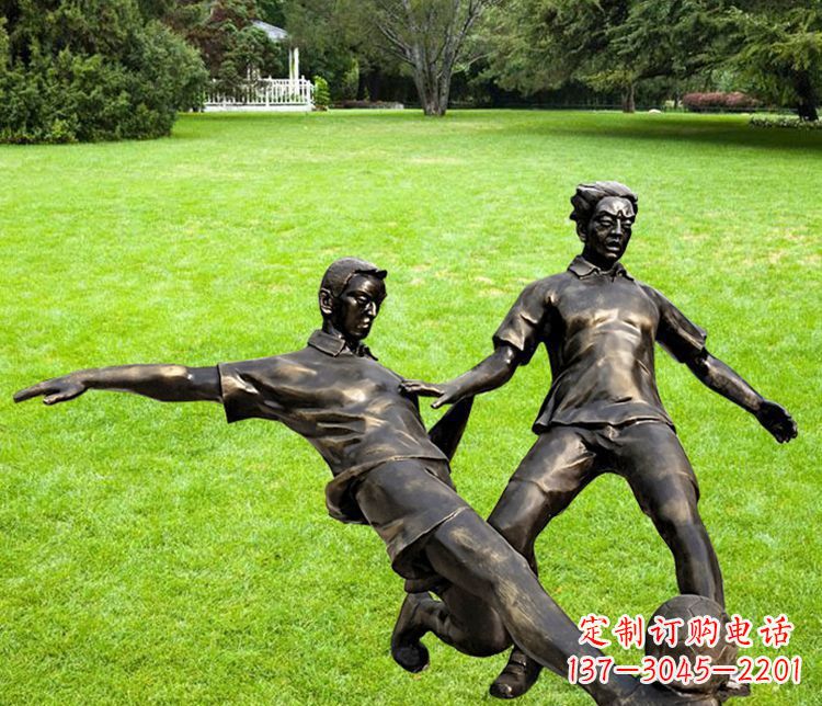 太原踢足球的人物铜雕