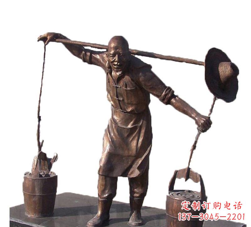 太原挑扁担的老人铜雕