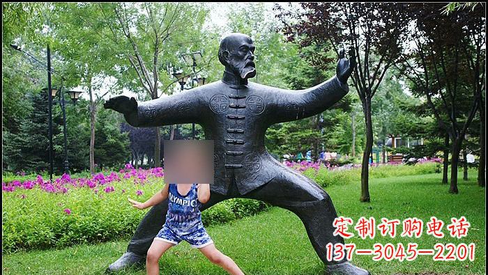 太原铜雕打太极拳的老人
