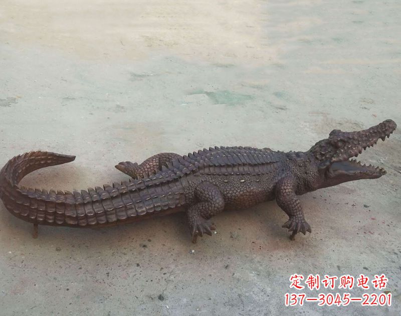 太原铜雕鳄鱼,铸铜园林仿真动物雕塑
