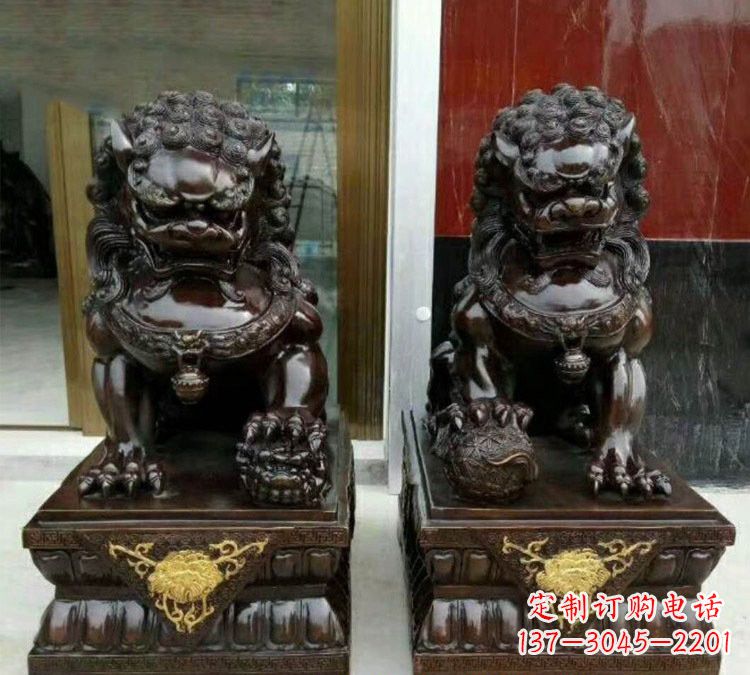 太原铜雕故宫狮子