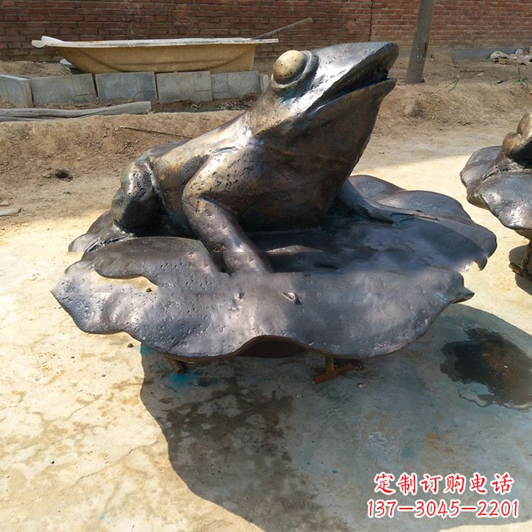 太原铜雕青蛙喷水雕塑