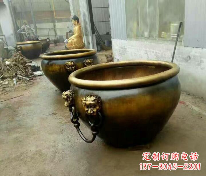 太原铜雕圆形荷花水缸雕塑 (2)