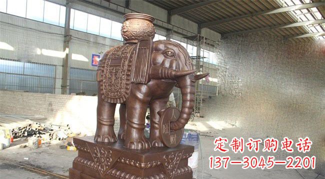 太原驮宝大象铜雕
