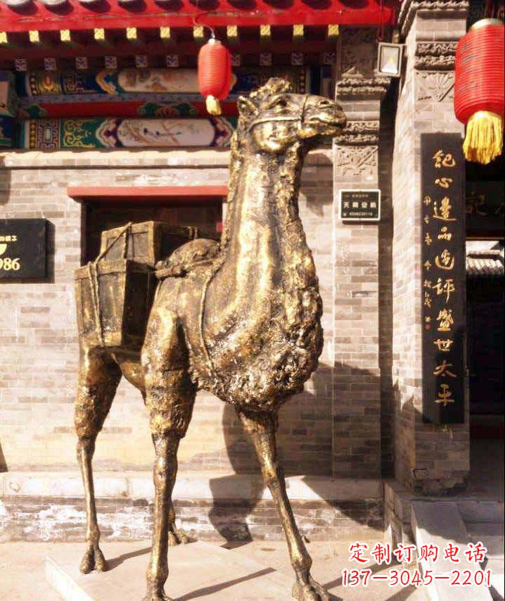 太原驮行李的骆驼动物铜雕