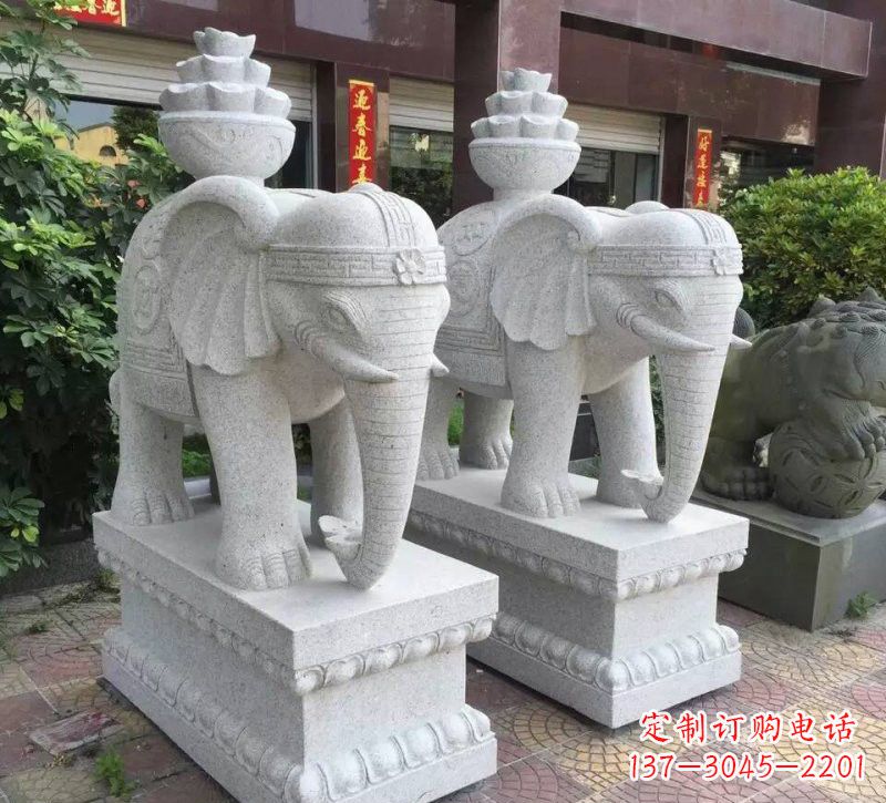 太原驮元宝的大象石雕