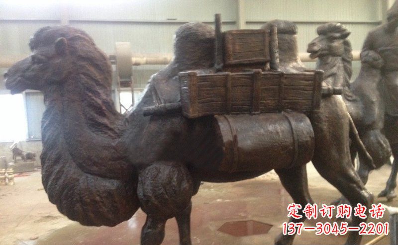 太原驮着东西的骆驼公园动物铜雕