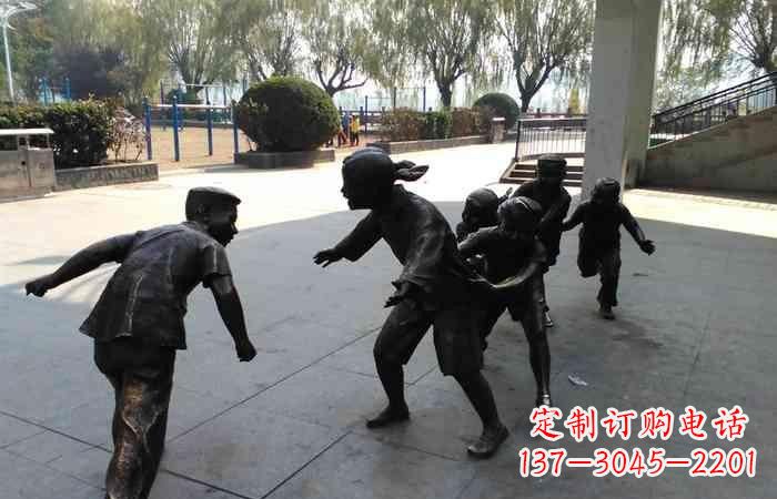 太原玩老鹰捉小鸡的儿童铜雕222