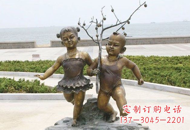 太原玩耍的儿童铜雕