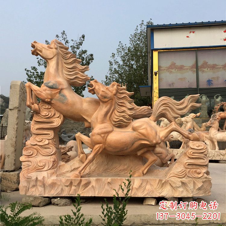 太原晚霞红奔马群雕