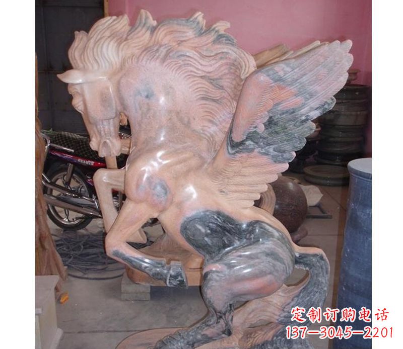 太原晚霞红奔马石雕