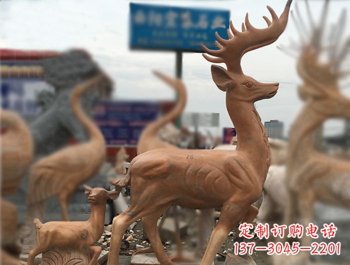太原晚霞红动物驯鹿公园石雕