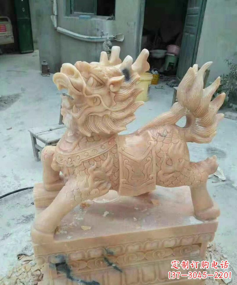 太原晚霞红麒麟雕塑112