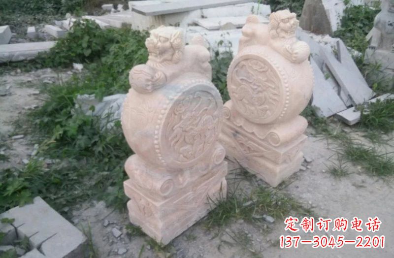 太原晚霞红狮子门墩石雕