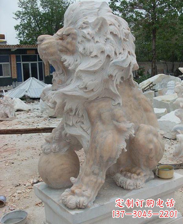太原晚霞红寺庙门口西洋狮子石雕