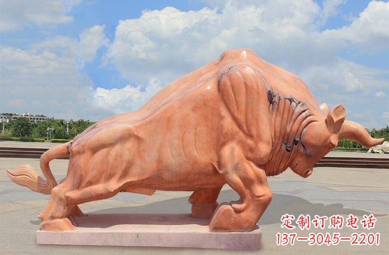 太原晚霞红拓荒牛石雕