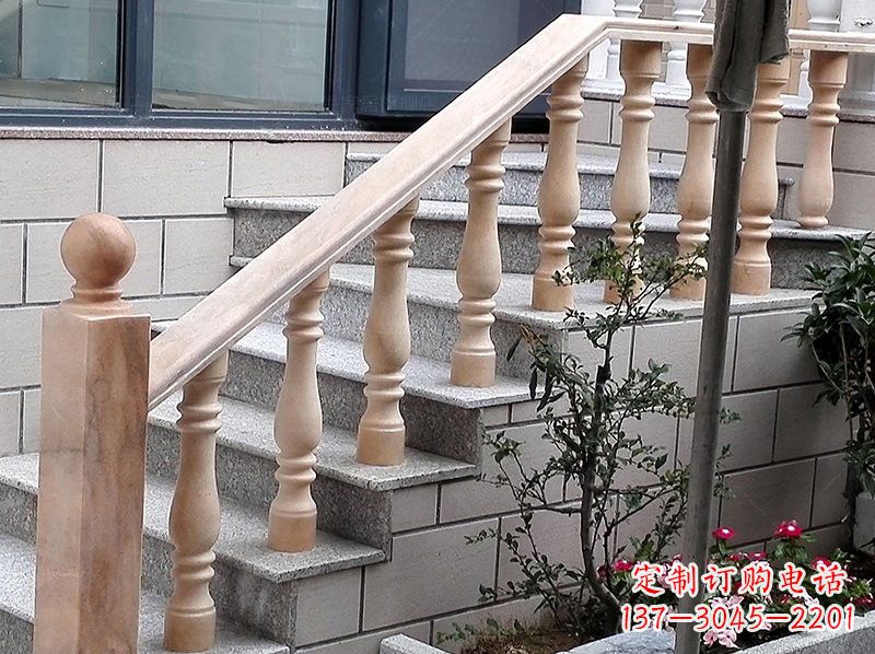 太原晚霞红小区栏杆石雕