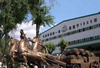 太原追求完美，华丽马车铜雕塑